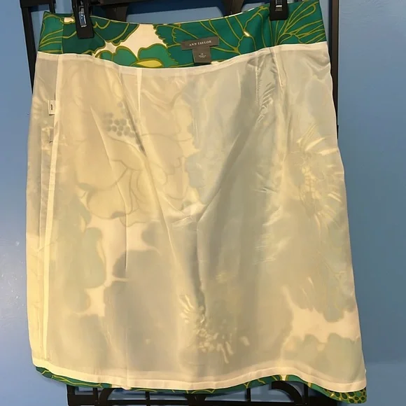 🏖️ Ann Taylor Floral Skirt, Resort Wear Size 10. - Picture 3 of 3